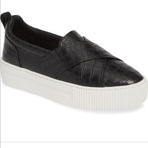 New wedge sneaker - Size 7